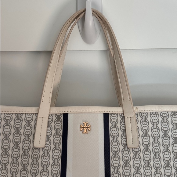 Tory Burch Gemini Link Tote - Picture 3 of 14